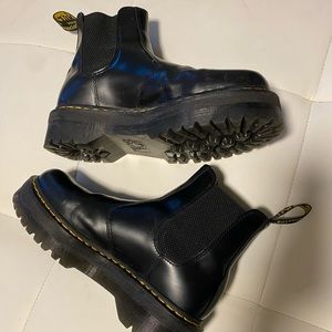 DR. MARTEN CHELSEA QUAD